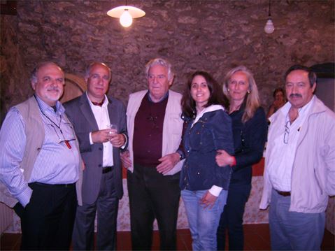 Il professor Emmanuel Anati, terzo da sinistra, con una delegazione di Zeronove in visita a Niardo